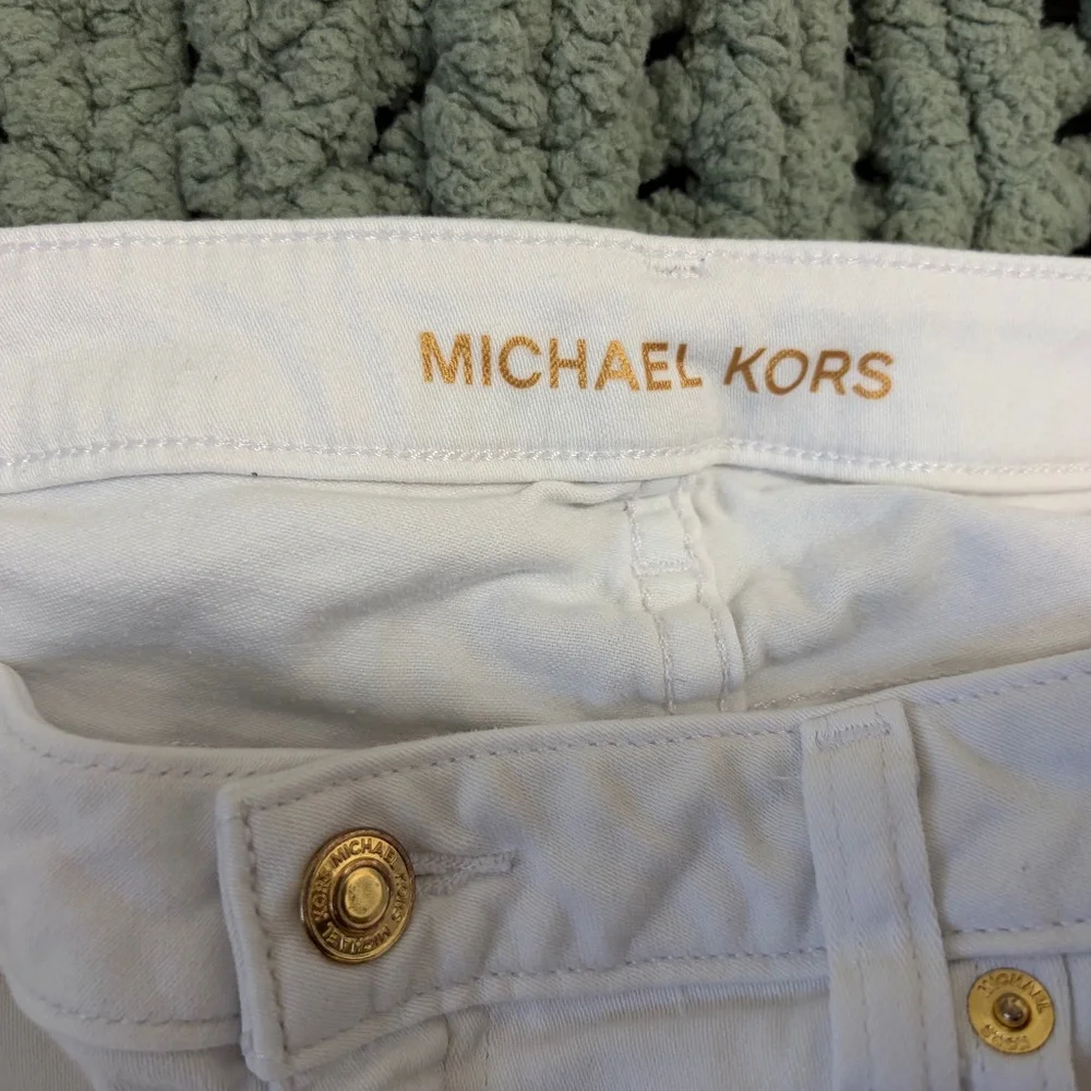 Michael Kors White Skinny Jeans – Size 8 – Gold Button Detail ✨🤍